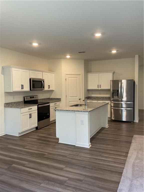 305 Pond Ct - Photo 3 of 25