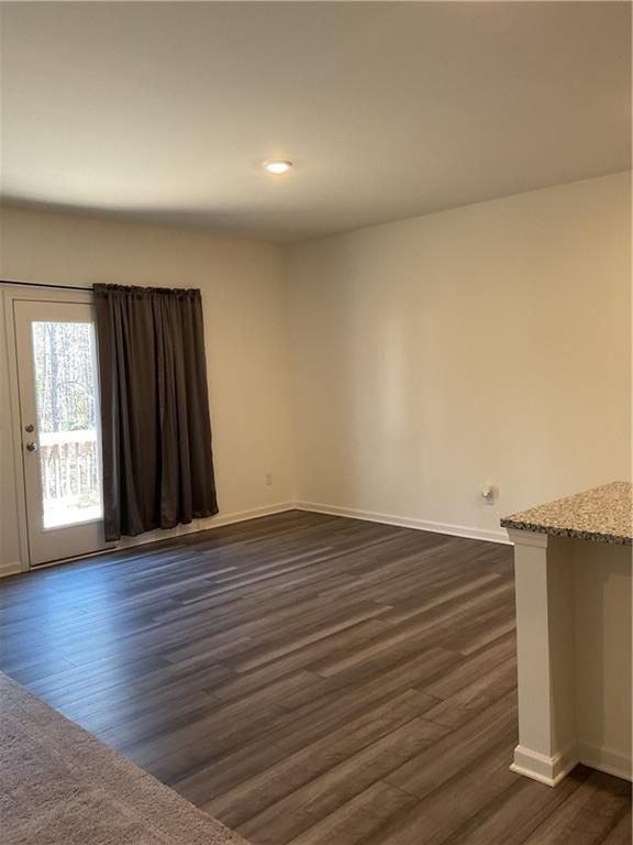 305 Pond Ct - Photo 4 of 25