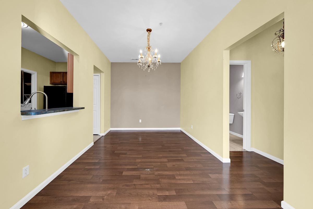 7104 Addington Drive - Photo 6 of 36