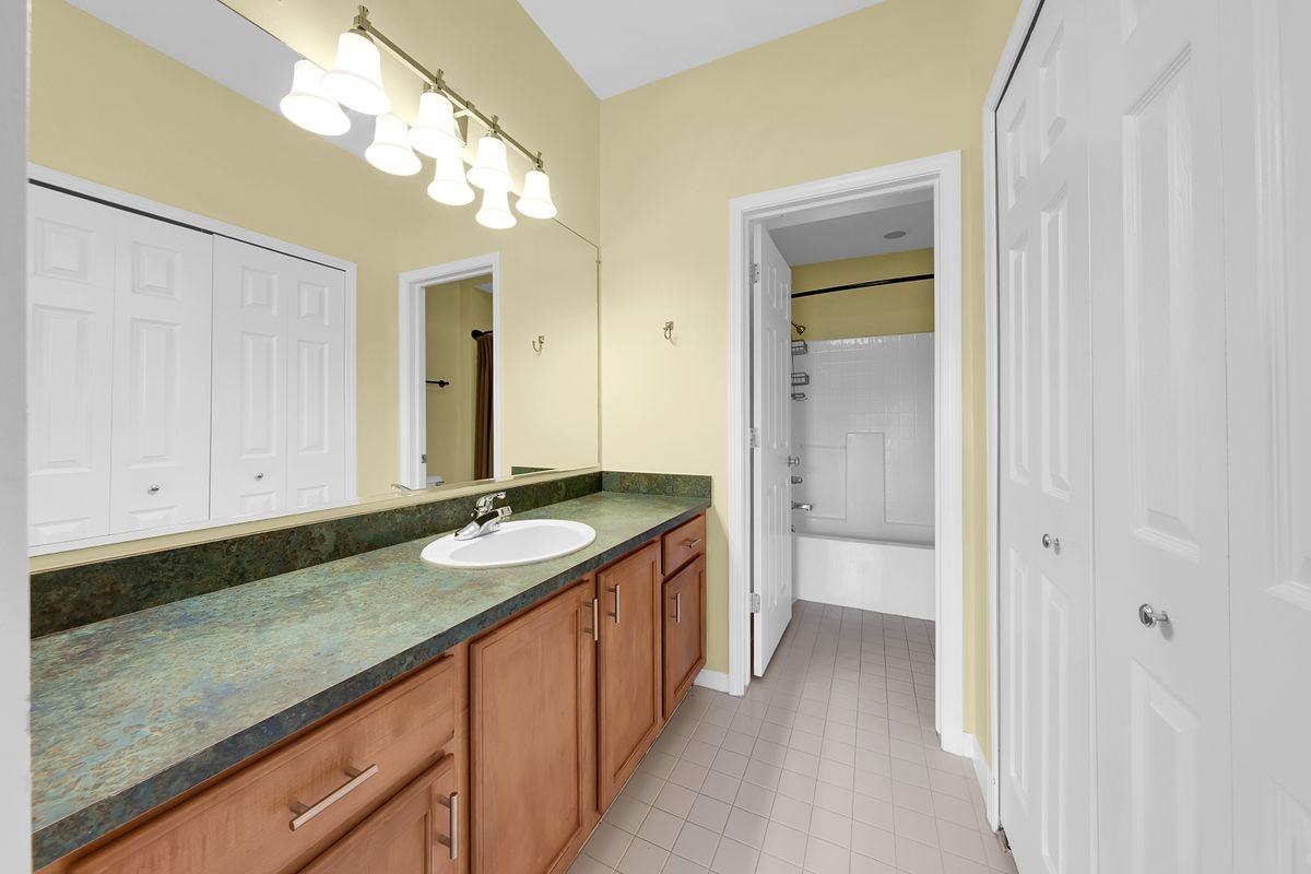 7104 Addington Drive - Photo 7 of 36