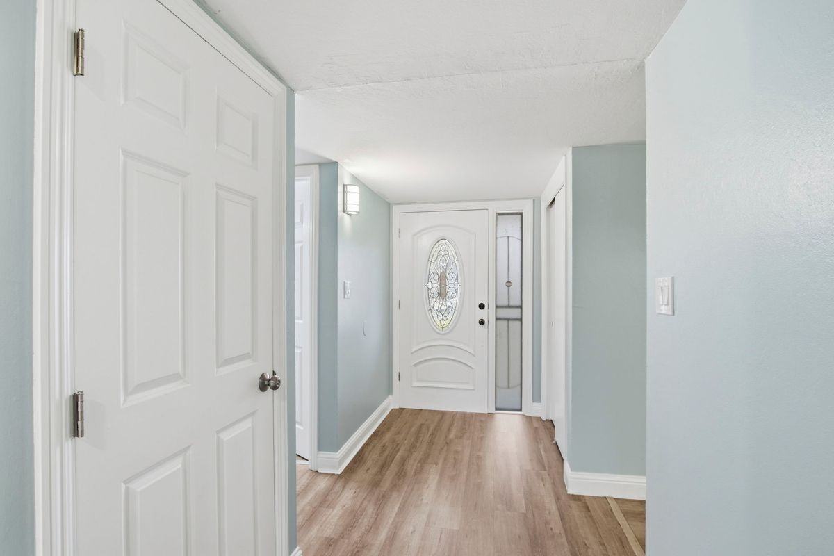 2100 Tiny Street - Photo 5 of 37