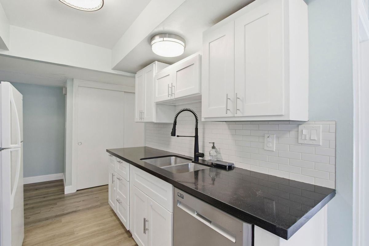 2100 Tiny Street - Photo 7 of 37