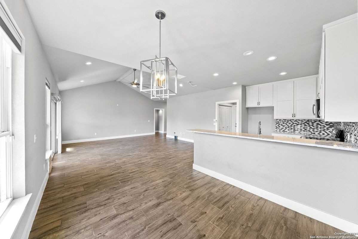 950 Paradise Drive - Photo 3 of 7