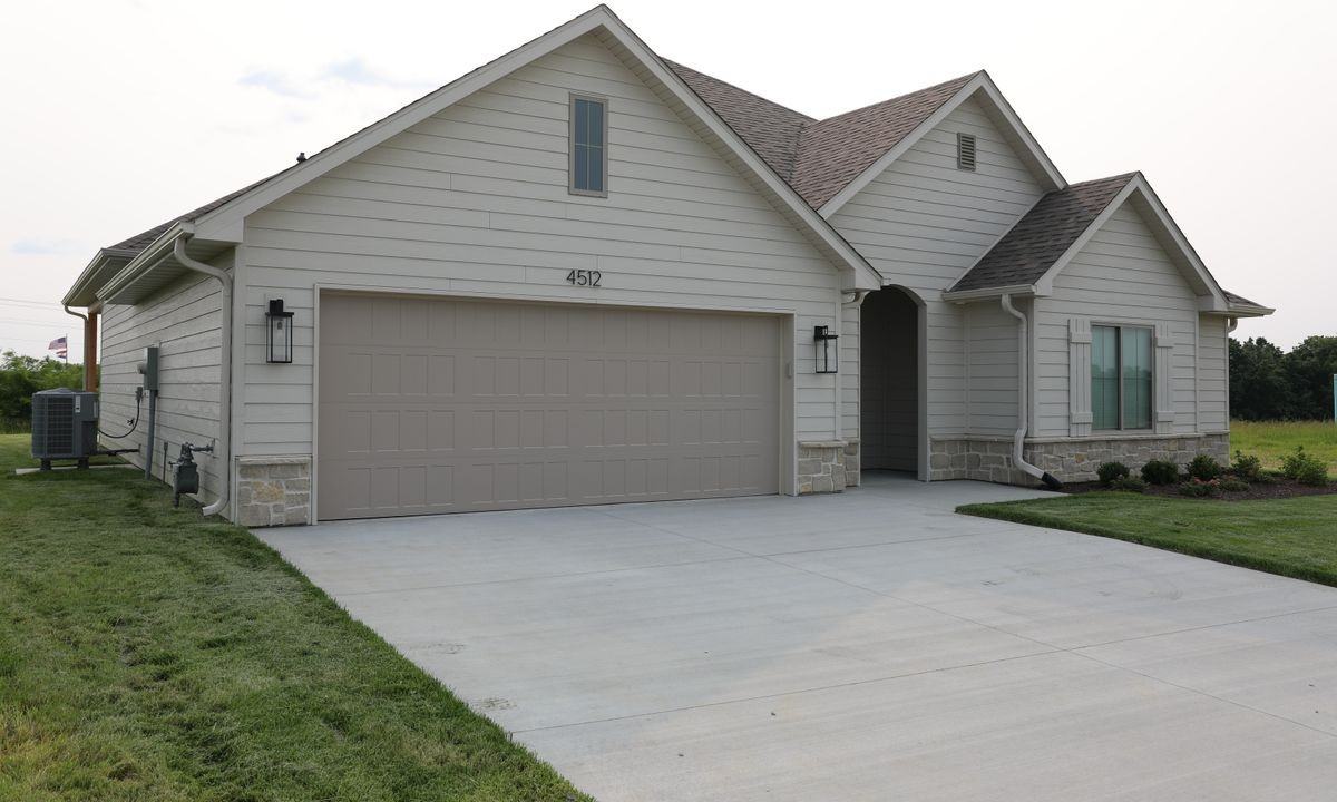 4512 Estacada Drive - Photo 2 of 40