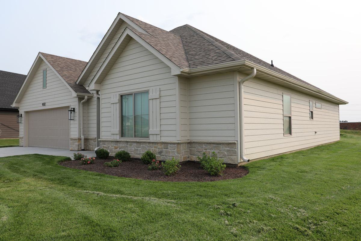 4512 Estacada Drive - Photo 3 of 40