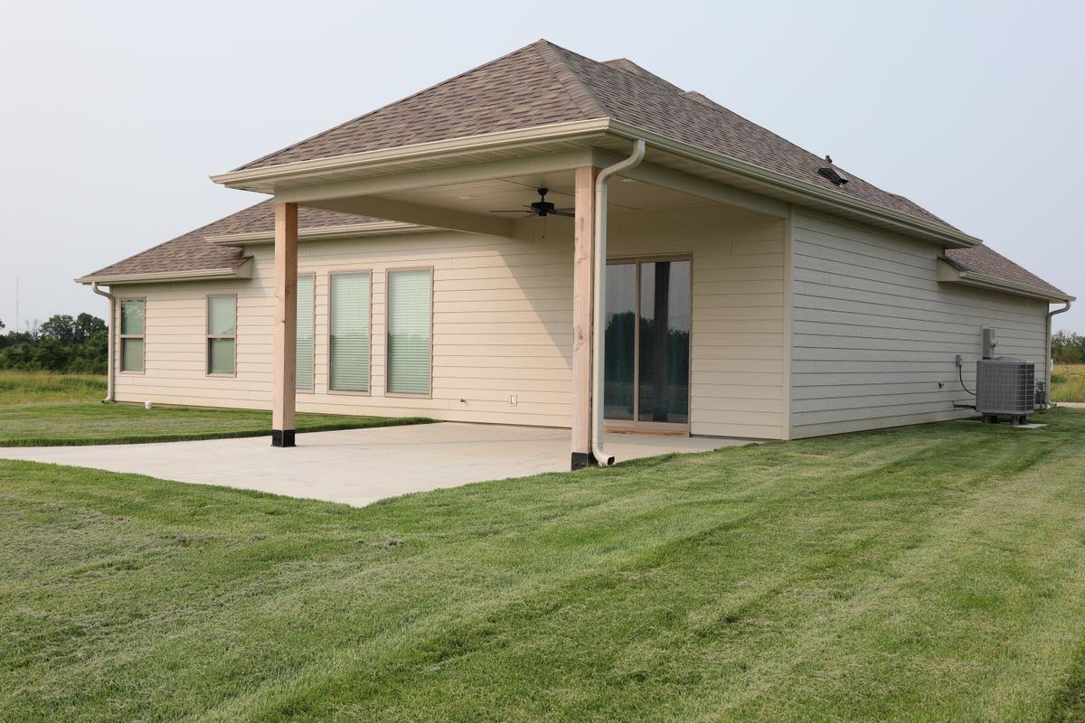 4512 Estacada Drive - Photo 6 of 40