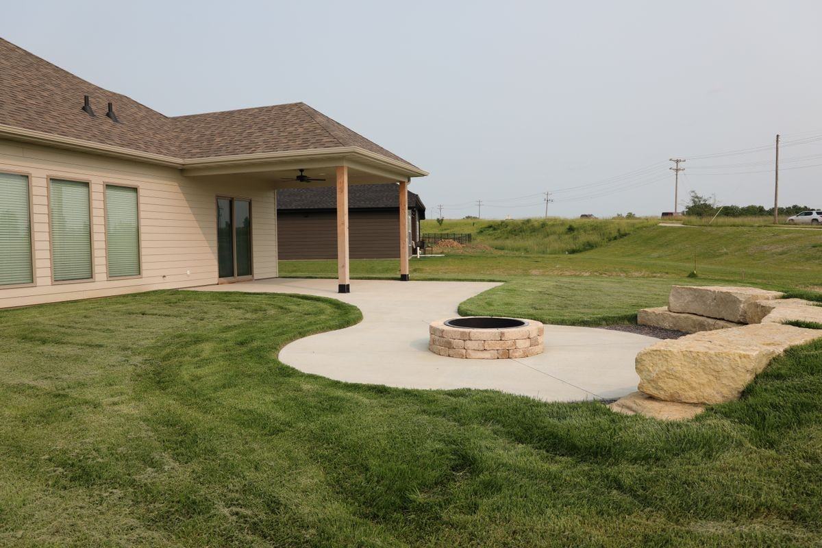 4512 Estacada Drive - Photo 7 of 40