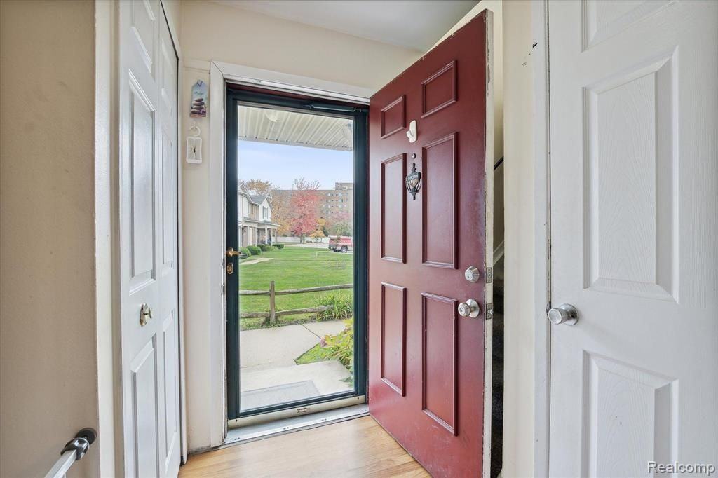 44563 Savery Drive - Photo 3 of 25