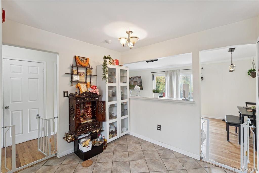 44563 Savery Drive - Photo 5 of 25