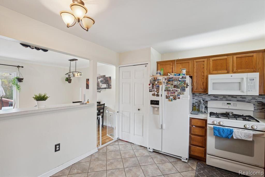 44563 Savery Drive - Photo 6 of 25