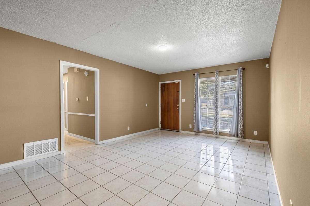 9407 North Creek Drive - Photo 4 of 27