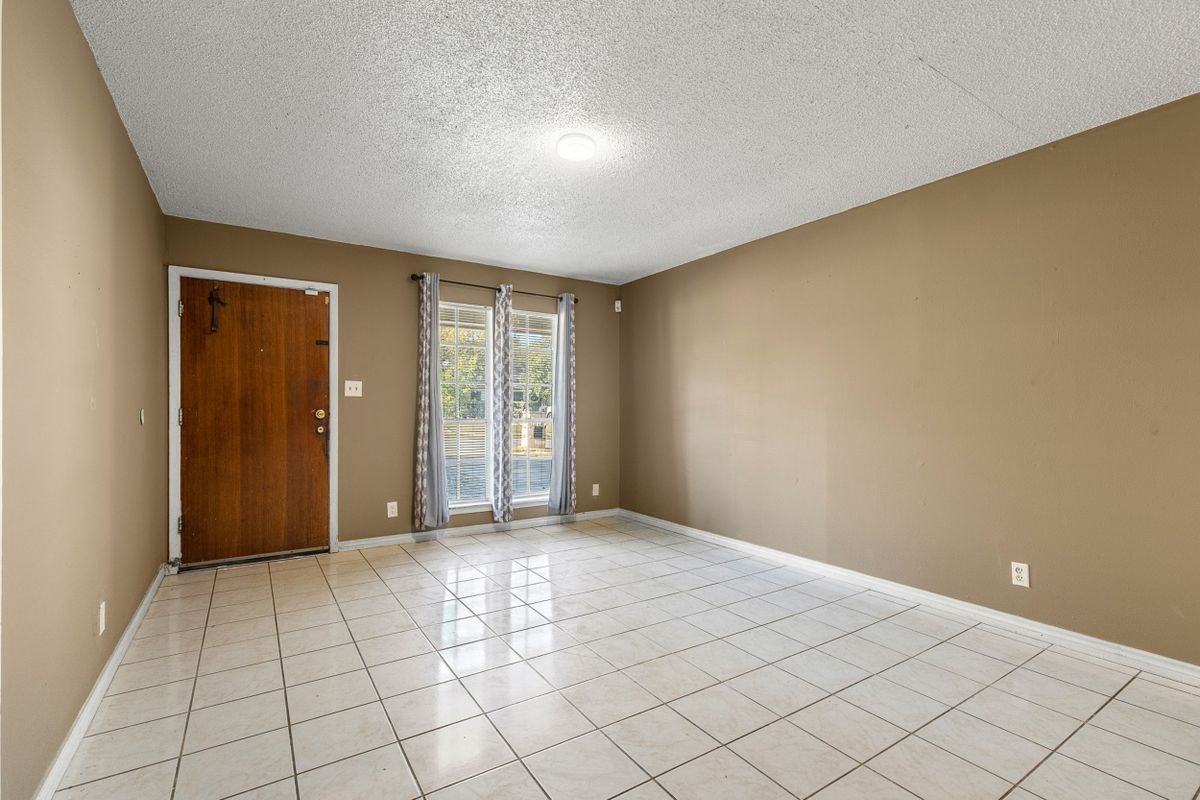 9407 North Creek Drive - Photo 5 of 27