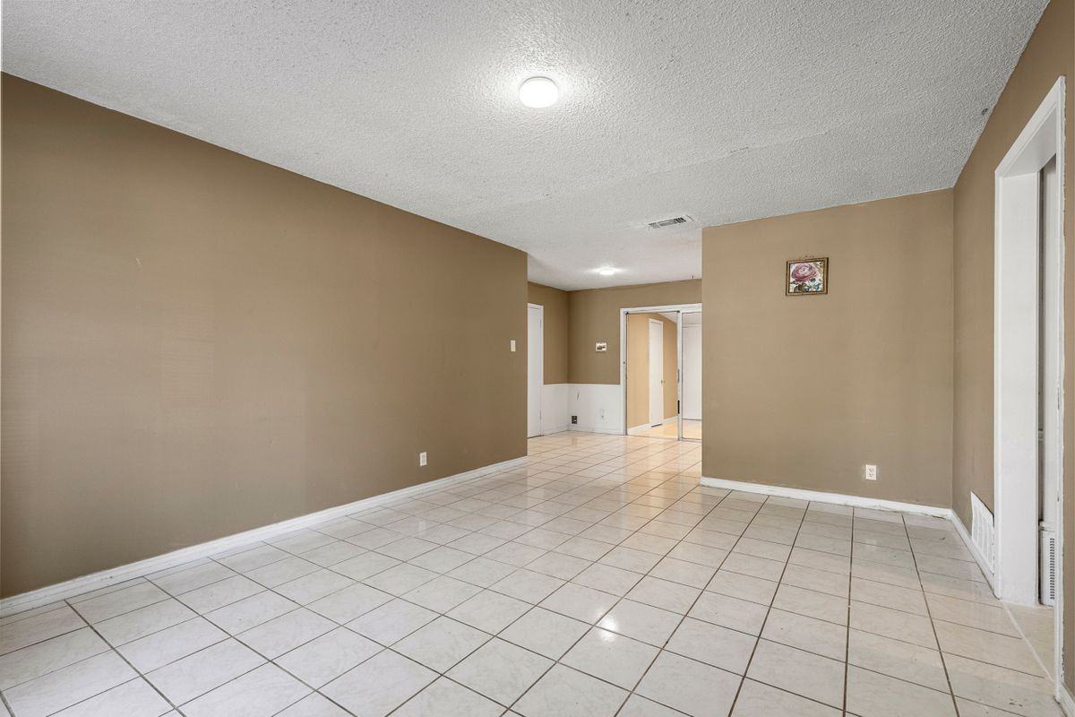 9407 North Creek Drive - Photo 6 of 27