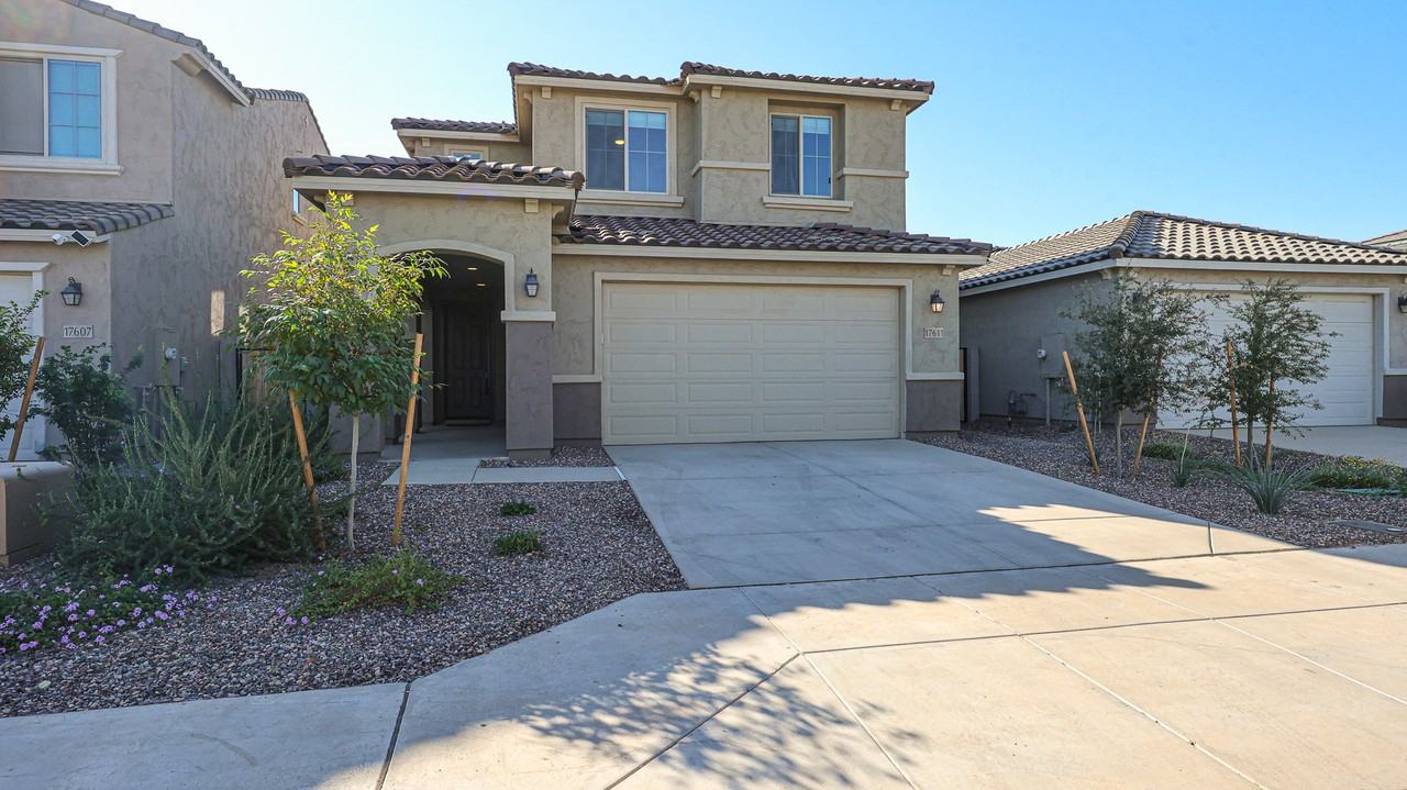 17611 W Missouri Ave - Photo 2 of 48