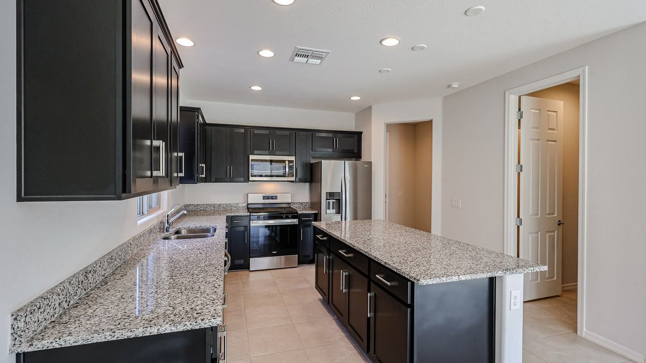 17611 W Missouri Ave - Photo 5 of 48