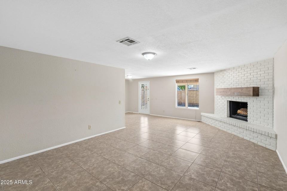 1525 W El Alba Way - Photo 7 of 20