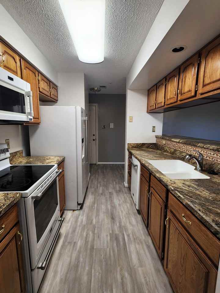 13 Locust Path Ct #8-13 - Photo 7 of 24