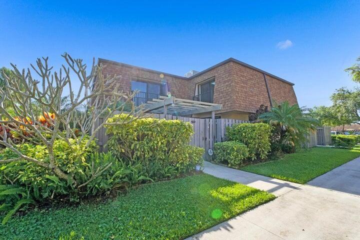 3134 Southwest 20th Terrace - Photo 2 of 8