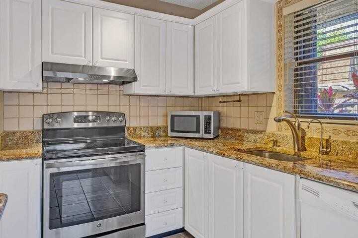 3134 Southwest 20th Terrace - Photo 4 of 8