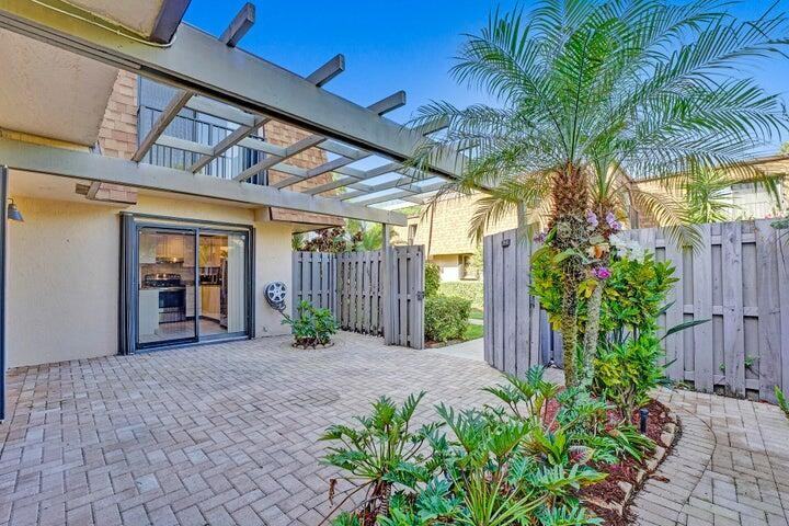 3134 Southwest 20th Terrace - Photo 3 of 8