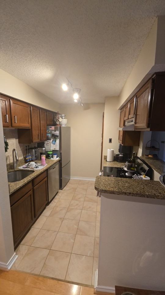 1527 Lincoln Way - Photo 5 of 11