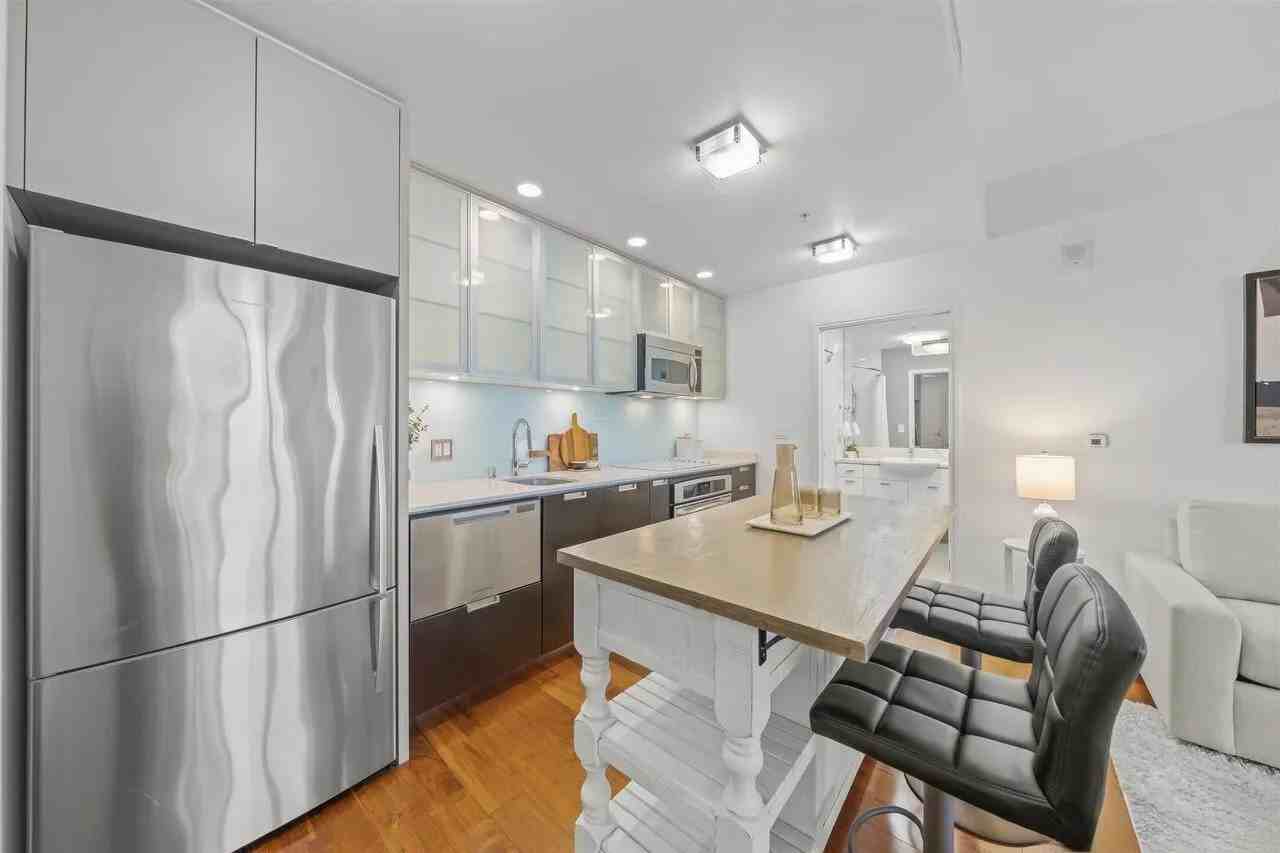 575 6Th Ave - Photo 4 of 16