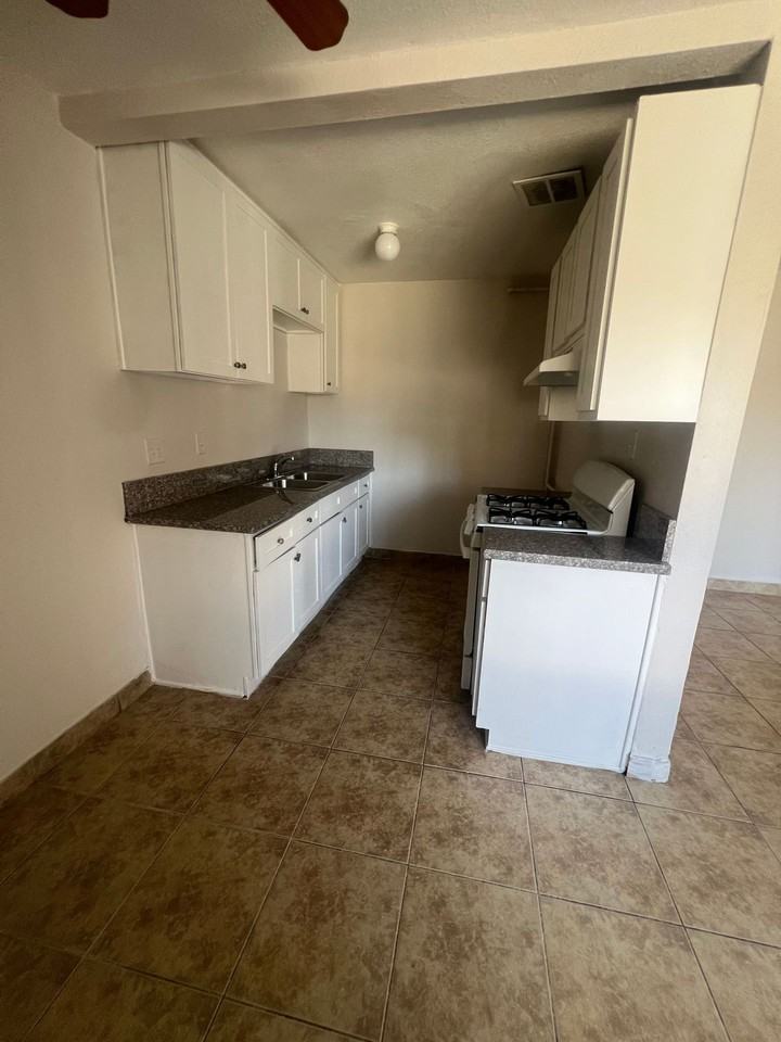 1214 W. Brook St - Photo 4 of 29