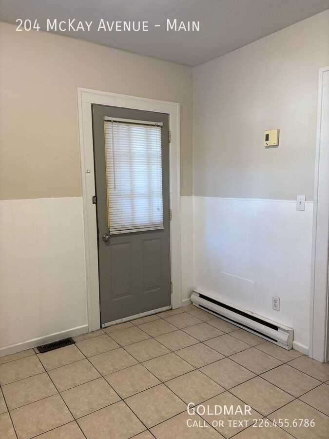 204 Mckay Avenue #MAIN - Photo 4 of 10