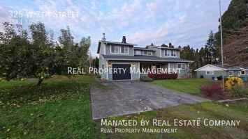 featured image of 325 W 7th St