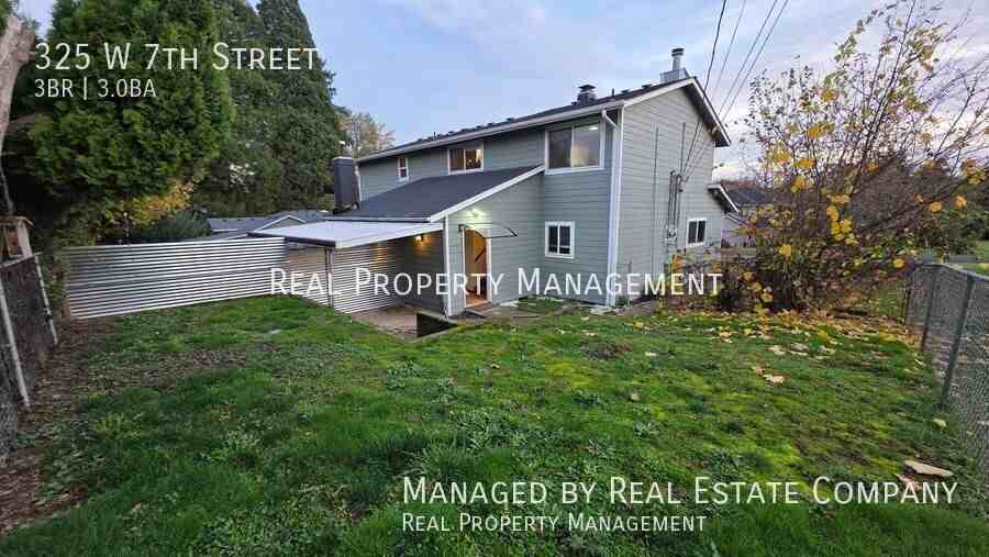 325 W 7th St - Photo 3 of 34