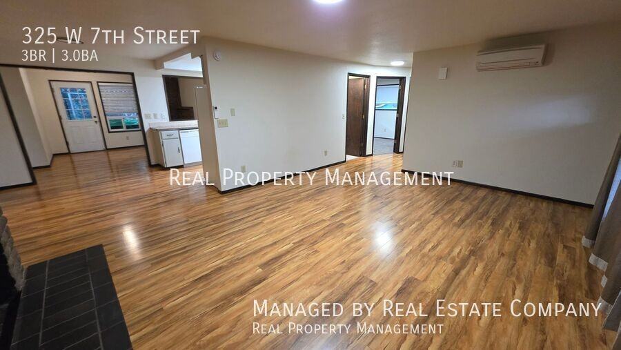 325 W 7th St - Photo 5 of 34