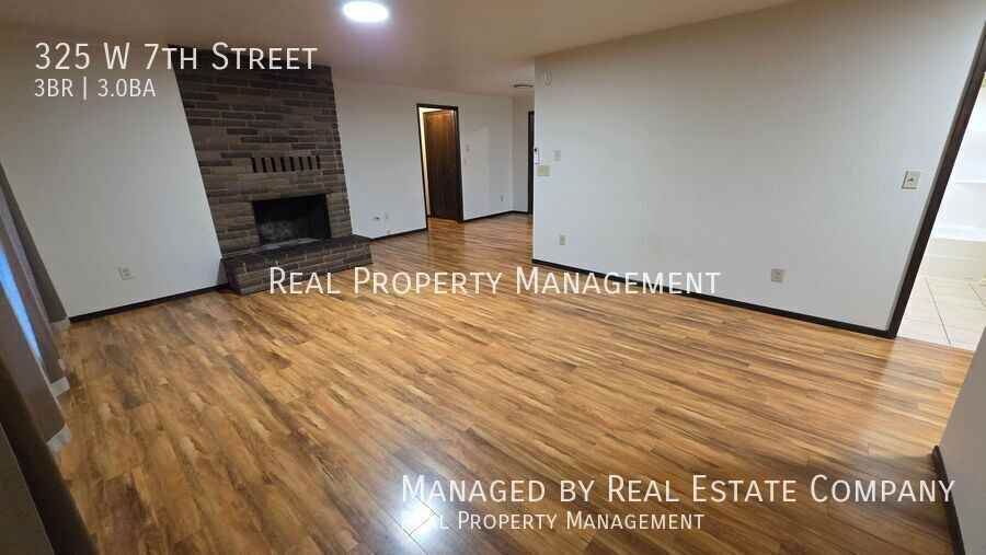 325 W 7th St - Photo 6 of 34