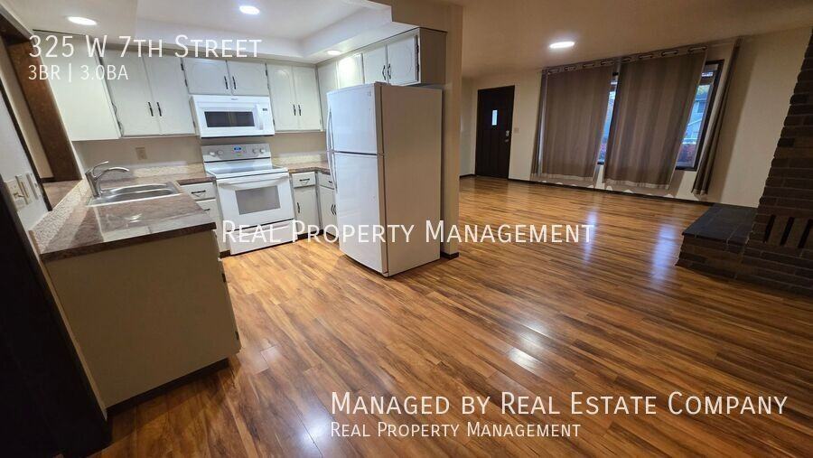 325 W 7th St - Photo 7 of 34