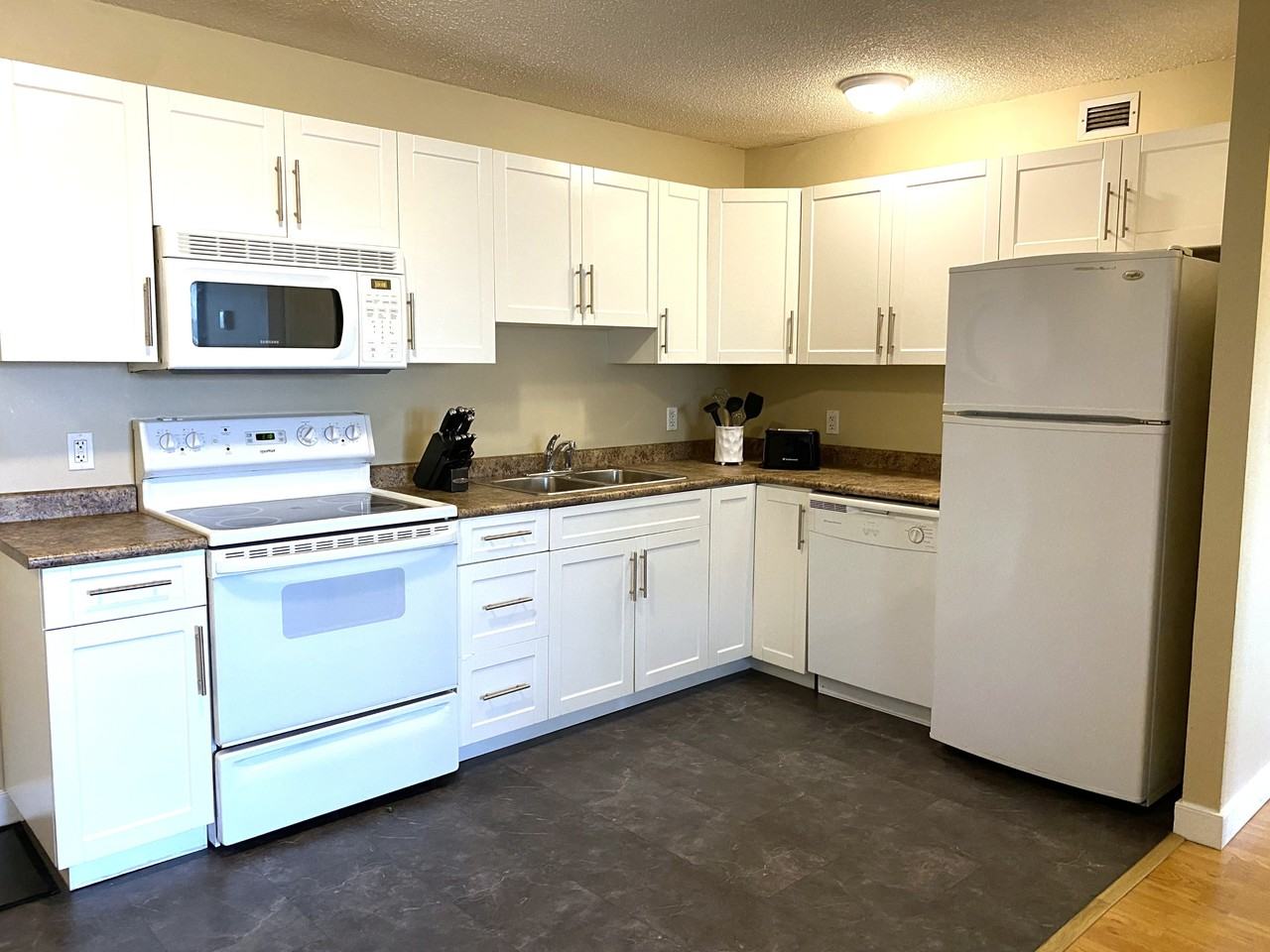 304 Edmonton Avenue #304 - Photo 6 of 16