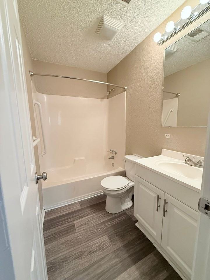 Edgewood Apartments - Photo 3 of 16