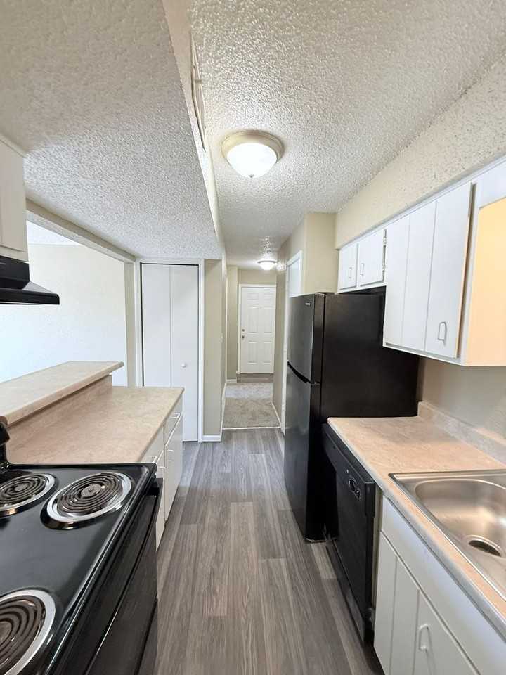 Edgewood Apartments - Photo 4 of 16