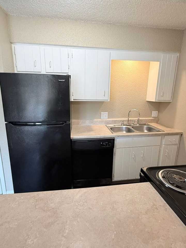 Edgewood Apartments - Photo 6 of 16