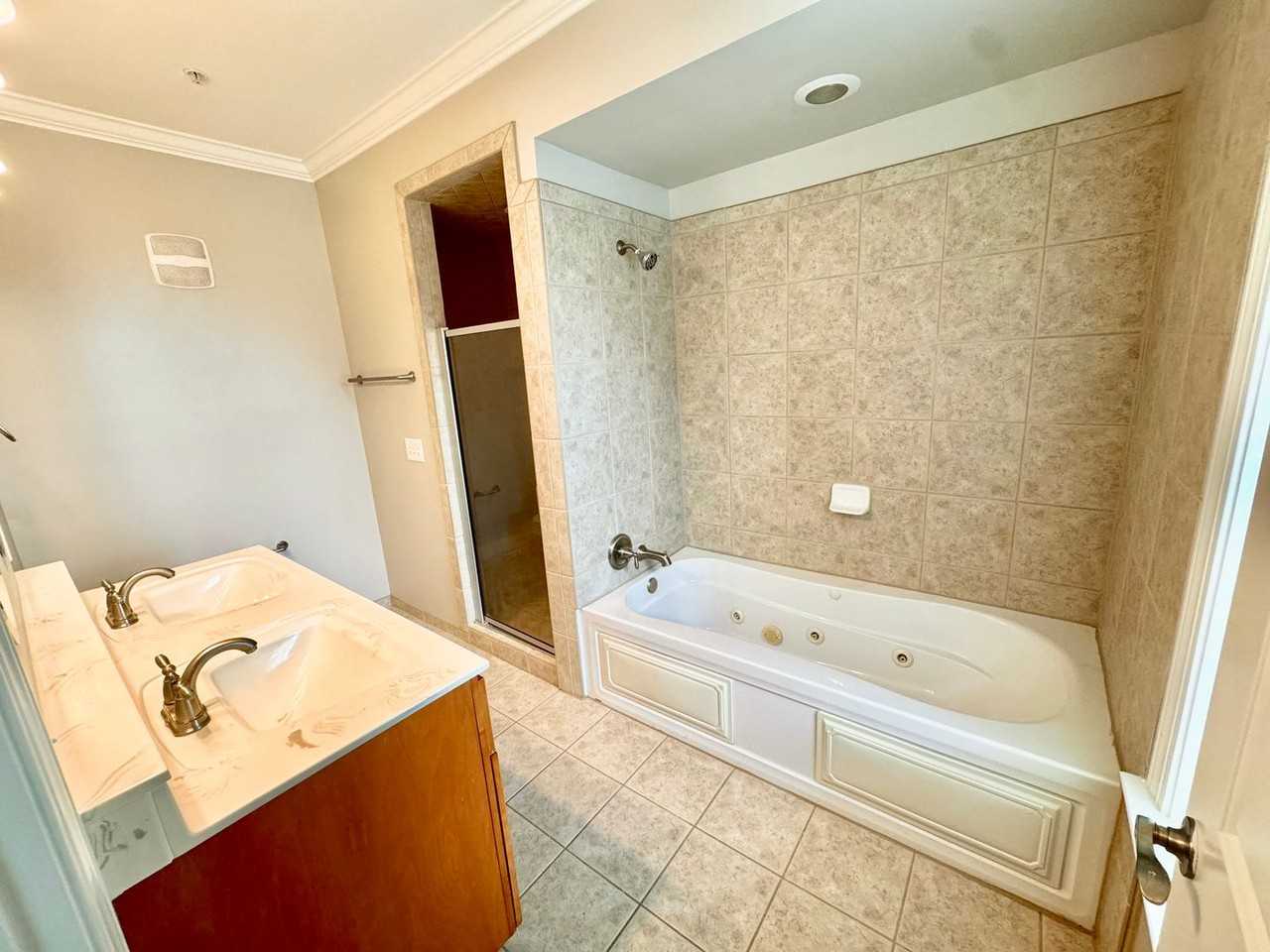 Fountain View - Photo 7 of 14