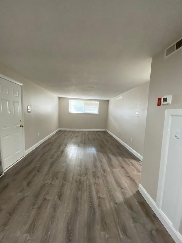 Stevens Street Apartments - Photo 4 of 36