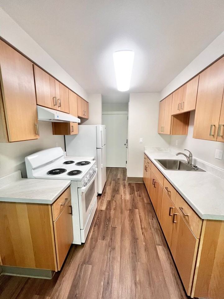 Cougar Creek Apartments - Photo 2 of 11