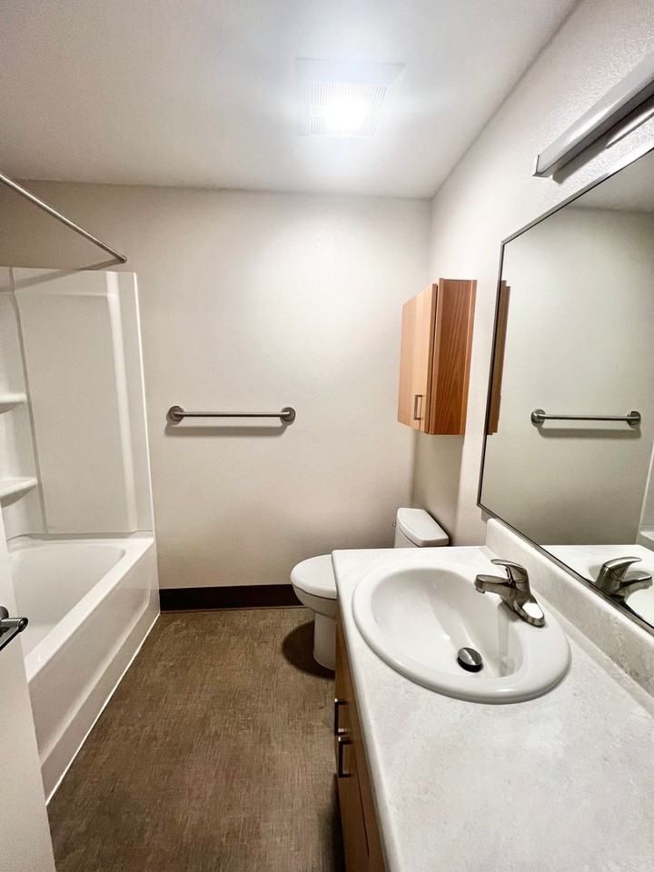 Cougar Creek Apartments - Photo 5 of 11