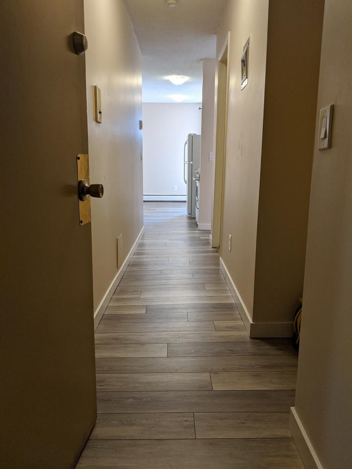 322 6 Avenue NE #22 - Photo 5 of 10