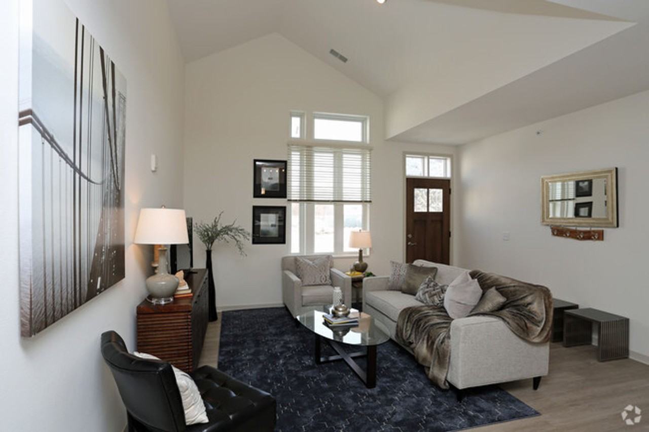 1633 On The Park - Photo 6 of 7