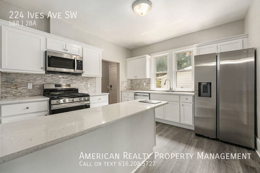 224 Ives Avenue Southwest - Photo 4 of 17