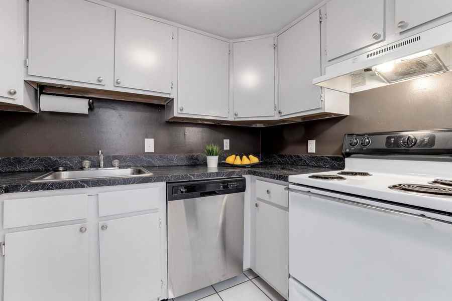 1436 Meridian Pl Nw #304 - Photo 4 of 23