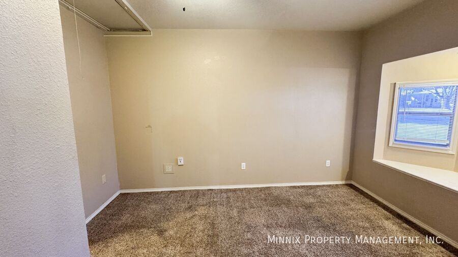 3005 49th Street - Photo 4 of 18