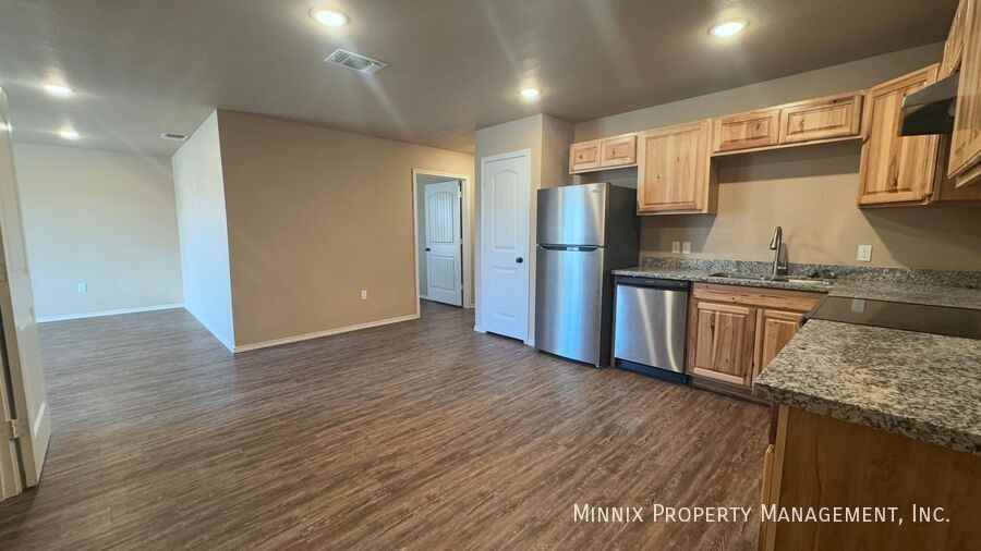 2412 North Avenue P - Photo 6 of 30