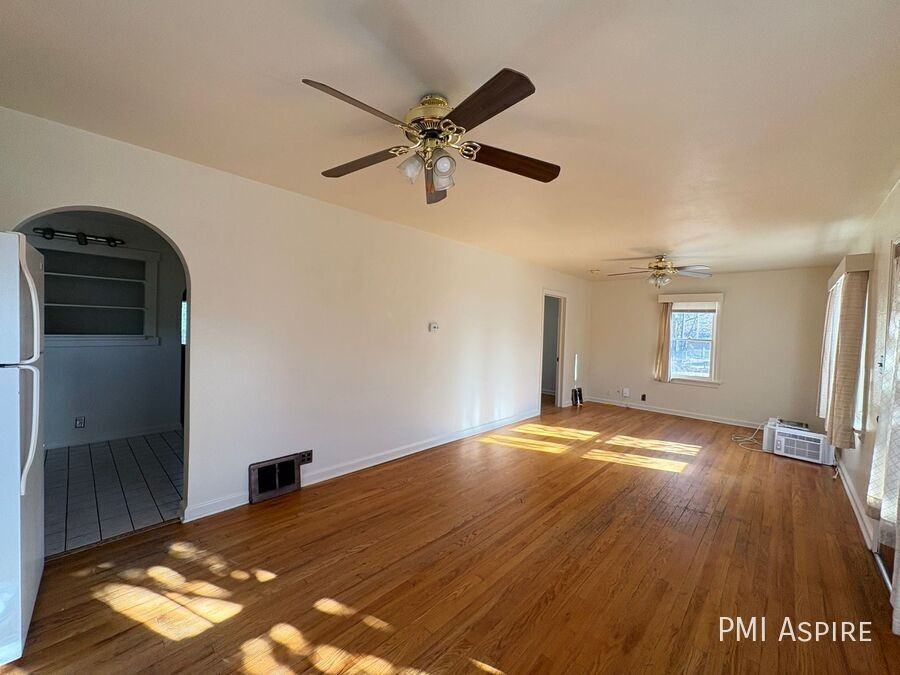 820 9th Ave - Photo 2 of 9