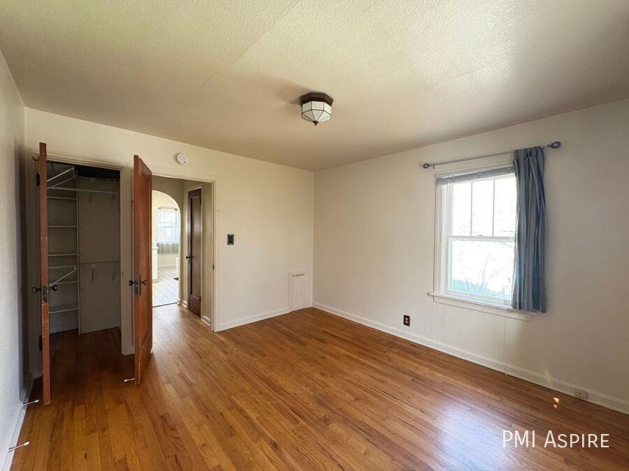 820 9th Ave - Photo 4 of 9