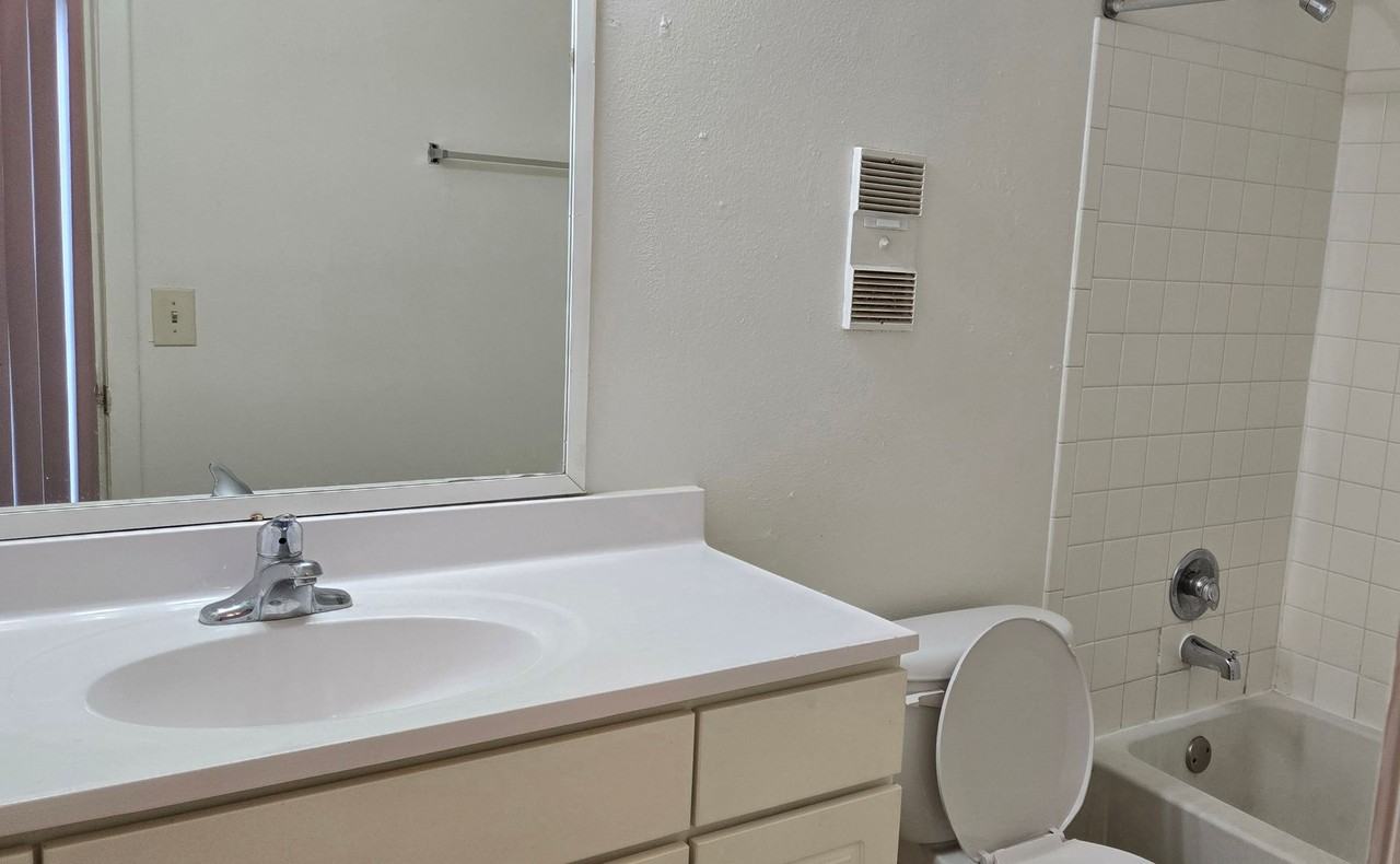 Danube Apartments - Photo 4 of 5